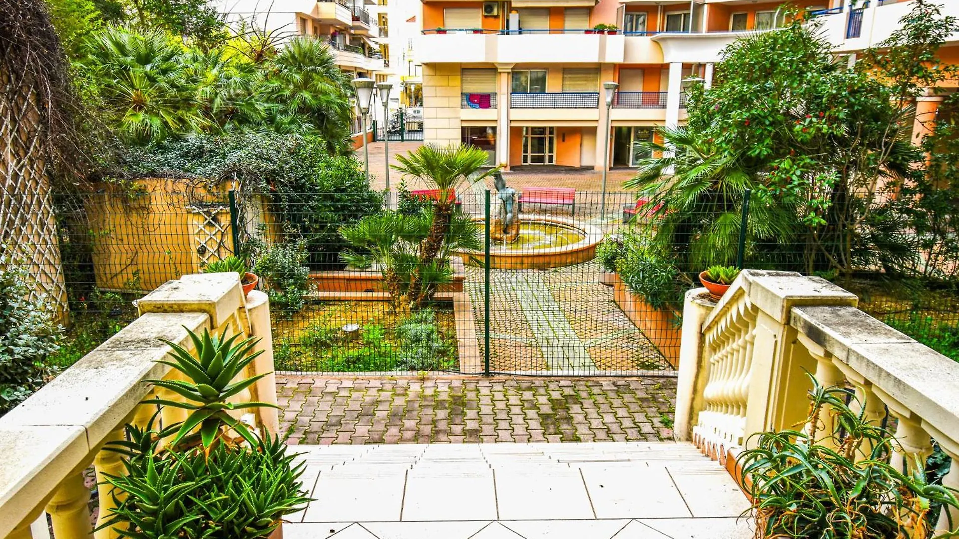 Le Jardin Des Muses -Parking Prive - Centre-Ville - Bord De Mer Menton Apartment